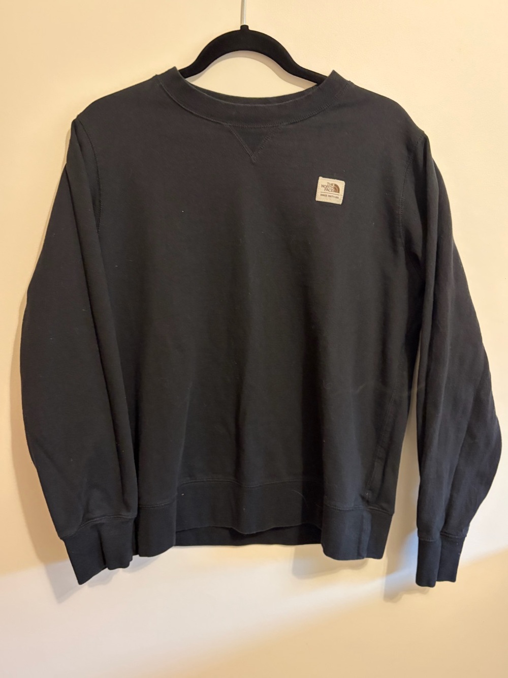 THE NORTH FACE- size medium Heritage Patch Crewneck Sweatshirt. Black